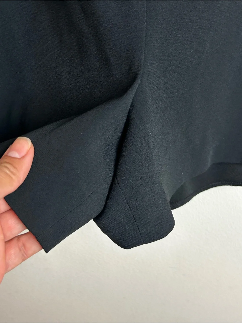 Babaton Aritzia Pull-On Dress Shorts Elastic Waist Black Size 10 - Picture 3 of 9